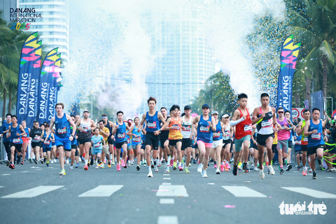 Nữ hoàng chân đất Phạm Thị Bình tiếp tục vô địch Marathon Quốc tế Đà Nẵng - Ảnh 1.