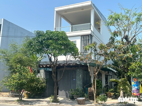 Cô giáo ở TP HCM bỗng dưng làm giám đốc ở Đà Nẵng rồi bị cấm xuất cảnh vì nợ thuế - Ảnh 1.