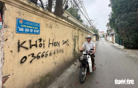 Người đi ô tô xịt sơn quảng cáo 'khỏi hen 100%' là ai? - Ảnh 1.