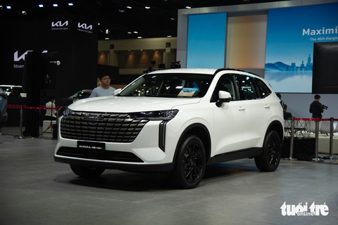 Haval H6 2025 có gì: Tinh chỉnh thiết kế, 2 màn lớn, bản PHEV đổi pin giảm tầm vận hành thuần điện - Ảnh 1.