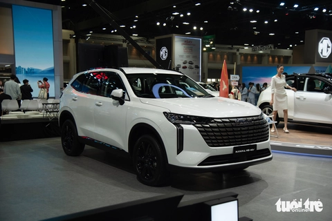Haval H6 2025 có gì: Tinh chỉnh thiết kế, 2 màn lớn, bản PHEV đổi pin giảm tầm vận hành thuần điện - Ảnh 3.