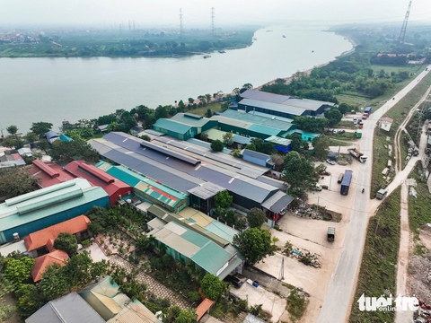 Bộ Nông nghiệp và Môi trường đề nghị Hà Nội xử lý nhiều công ty ngoài đê sông Hồng - Ảnh 2.