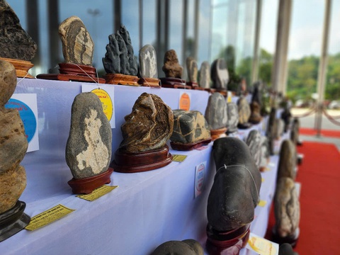 Những khối đá thiên nhiên ban tặng hút người xem - Ảnh 8.