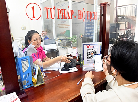 Sửa Hiến pháp để sắp xếp tinh gọn bộ máy - Ảnh 3. Sửa Hiến pháp để sắp xếp tinh gọn bộ máy - Ảnh 2.