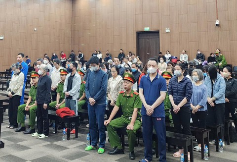 'Ông trùm' thiết bị y tế đang bỏ trốn vẫn bị xét xử trong vụ mua 19.200 hóa đơn - Ảnh 1.