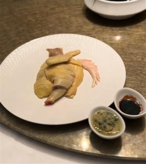 con gà - Ảnh 1.