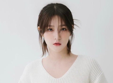 Lộ giấy đăng ký kết hôn của Kim Sae Ron tại Mỹ, khán giả tranh cãi có cần đến mức này không? - Ảnh 6. Kim Sae Ron - Ảnh 5.