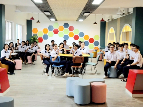 Cận cảnh Trường THPT chuyên Trần Đại Nghĩa - Ảnh 2. Choáng ngợp với thư viện số, sân chơi xịn sò ở Trường THPT chuyên Trần Đại Nghĩa - Ảnh 2.