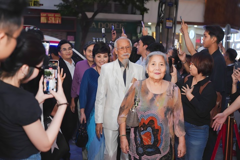 Nhà sản xuất 'Âm dương lộ' xin lỗi vì dùng xe cứu thương sai mục đích - Ảnh 2. Âm dương lộ - Ảnh 2.