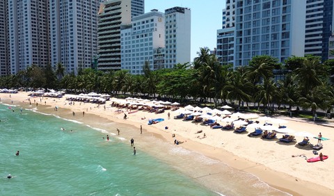 Khách sạn Nha Trang tự ý cho tư nhân thuê lại bãi biển? - Ảnh 1. cho thuê bãi biển - Ảnh 1.