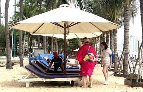 Khách sạn Nha Trang tự ý cho tư nhân thuê lại bãi biển? - Ảnh 3. cho thuê bãi biển - Ảnh 3.