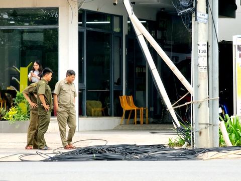Kéo cáp viễn thông, nam công nhân bị điện giật nguy kịch - Ảnh 1.
