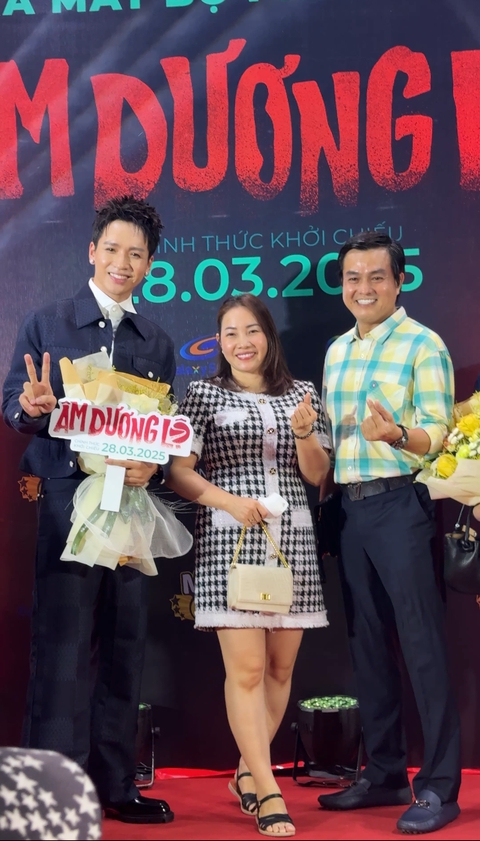 Độc lạ thảm đỏ: Dàn cast 'Âm dương lộ' đi xe cứu thương dự sự kiện - Ảnh 6. Độc lạ thảm đỏ: Dàn cast 'Âm dương lộ' đi xe cứu thương dự sự kiện - Ảnh 6.