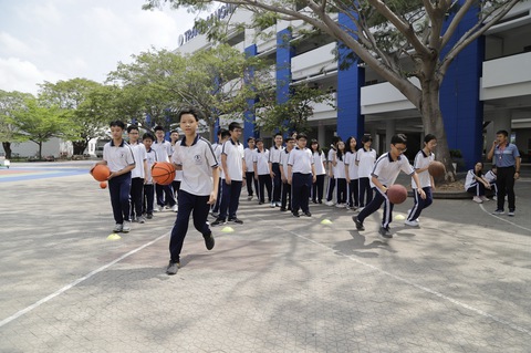 Choáng ngợp với thư viện số, sân chơi xịn sò ở Trường THPT chuyên Trần Đại Nghĩa - Ảnh 4. Choáng ngợp với thư viện số, sân chơi xịn sò ở Trường THPT chuyên Trần Đại Nghĩa - Ảnh 4.