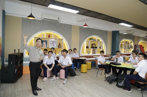 Choáng ngợp với thư viện số, sân chơi xịn sò ở Trường THPT chuyên Trần Đại Nghĩa - Ảnh 1. Trường THPT chuyên Trần Đại Nghĩa - Ảnh 1.