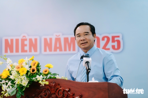 thanh niên - Ảnh 1.