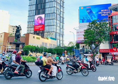 quảng cáo ngoài trời - Ảnh 1.