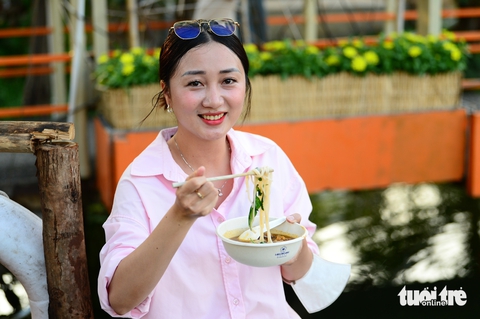 chợ nổi miền Tây - Ảnh 4.