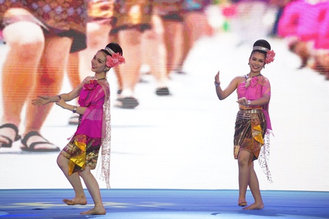 Chơi tết té nước Songkran Thái Lan và giao lưu với Ter Chantavit Dhanasevi tại Hà Nội - Ảnh 1. Thái Lan - Ảnh 1.