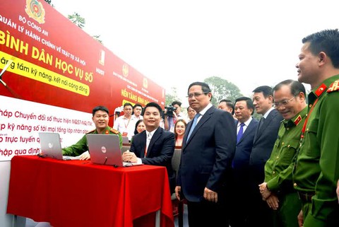 Không thể cất cánh nếu xã hội số không đồng bộ - Ảnh 1.