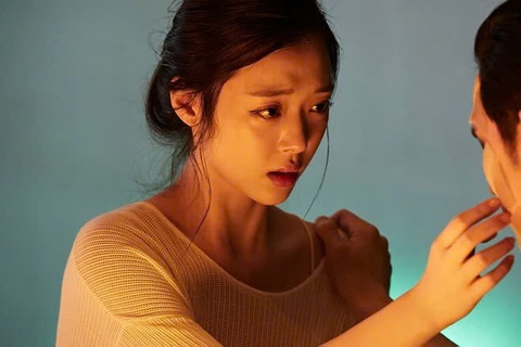 Gia đình Sulli yêu cầu Kim Soo Hyun giải thích về cảnh nóng trong phim Real - Ảnh 5. Gia đình Sulli yêu cầu Kim Soo Hyun giải thích về cảnh nóng trong phim Real - Ảnh 5.