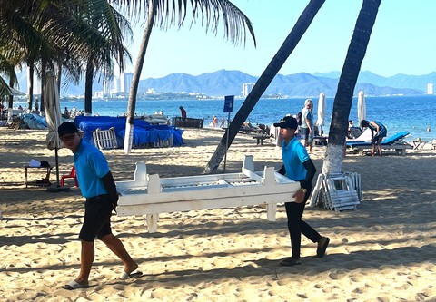 BlueSea Beach & Bar ở Nha Trang lấn chiếm bãi biển, kinh doanh không phép - Ảnh 2. bãi biển - Ảnh 2.