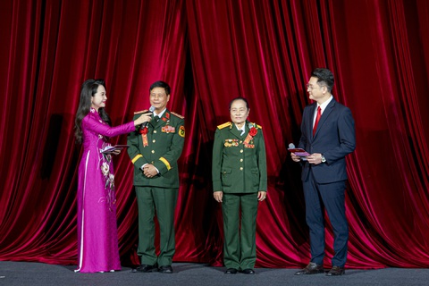 Dấu ấn chương trình nghệ thuật 'Đảng trong mùa xuân đại thắng' - Ảnh 6.