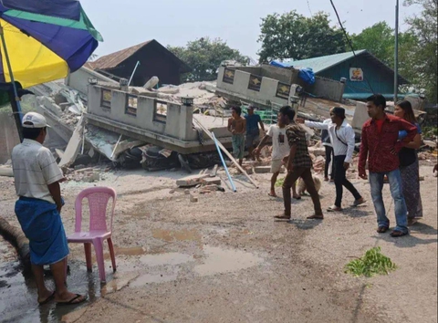 Đêm đầu của người dân và du khách tại Myanmar sau thảm hoạ động đất - Ảnh 2. động đất - Ảnh 2.