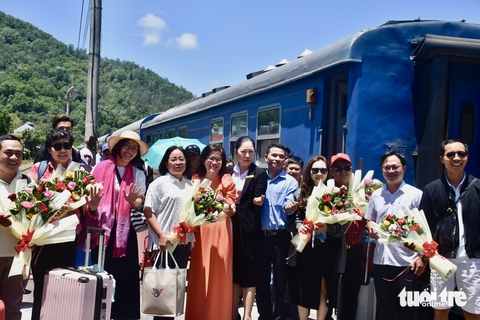 Đi tàu hỏa khám phá Bình Định qua tour du lịch độc đáo - Ảnh 3.