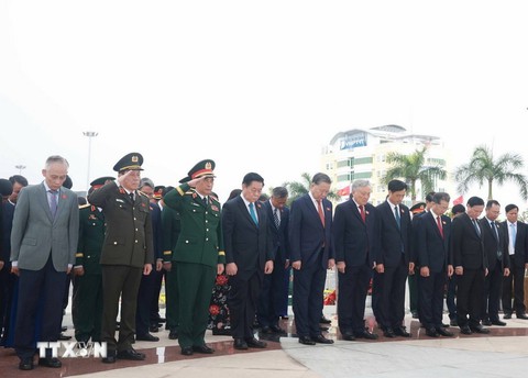 Tổng Bí thư Tô Lâm dâng hương tưởng niệm các Anh hùng liệt sĩ tại Đài tưởng niệm thành phố Đà Nẵng - Ảnh 5.