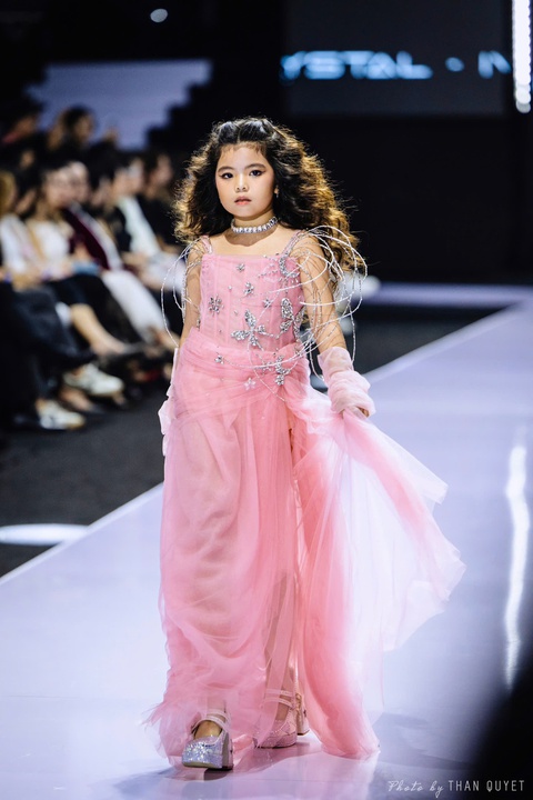 Profile cực xịn của mẫu nhí Emily Thanh Như - Ảnh 2.