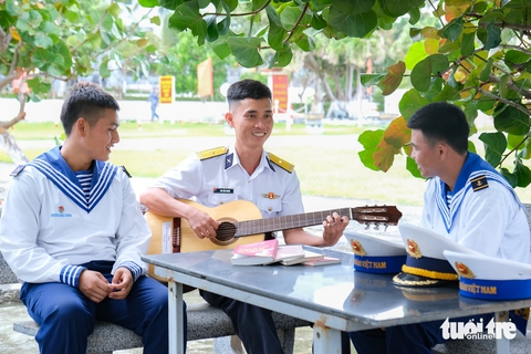 Trưởng thành ở đảo tiền tiêu: Đổi màu áo lính để được ra tuyến đầu Trường Sa - Ảnh 2. Trưởng thành ở đảo tiền tiêu: Đổi màu áo lính để được ra tuyến đầu Trường Sa - Ảnh 2.