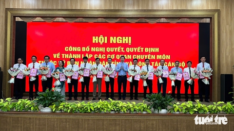 Trao quyết định quyền chủ tịch UBND tỉnh Đồng Tháp, bổ nhiệm 5 giám đốc sở mới - Ảnh 3.
