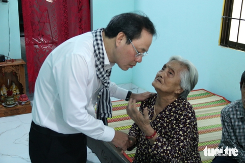 Người dân tại xã biên giới huyện Cần Giờ nghẹn ngào vì thoát cảnh nhà dột - Ảnh 1.