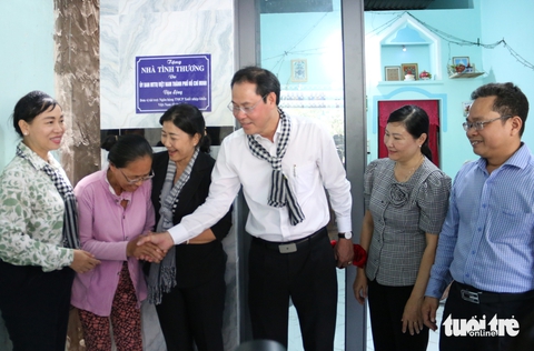 Thoát cảnh nhà dột, người dân xã biên giới huyện Cần Giờ mừng rơi nước mắt - Ảnh 2.
