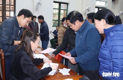 Bối rối khi điều chỉnh thông tin giấy chứng nhận quyền sử dụng đất ở huyện mới sáp nhập - Ảnh 1.
