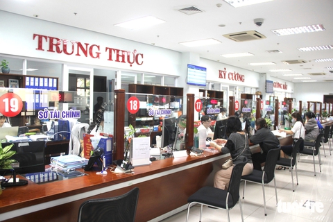 Tiếp nhận hồ sơ ngày đầu nhập sở ở Đà Nẵng: Vừa thông suốt, vừa thong dong - Ảnh 1.