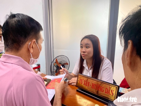Tiếp nhận hồ sơ ngày đầu nhập sở ở Đà Nẵng: Vừa thông suốt, vừa thong dong - Ảnh 4.
