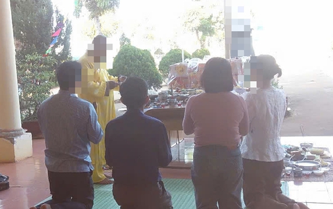 Nhiều ý kiến nhiều chiều vụ trường mua vàng mã, thuê thầy… về cúng giải hạn - Ảnh 1.