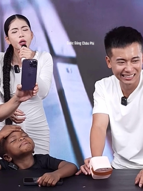 Quang Linh Vlogs và Hằng Du Mục mất điểm vì quảng cáo lố - Ảnh 2.