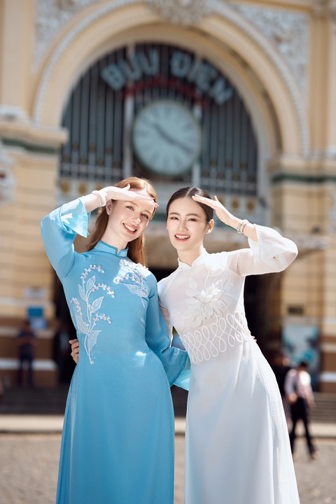 Đổi vé xem phim Nhà gia tiên lấy bánh xèo, Thùy Tiên dự Paris Fashion Week - Ảnh 5. Đổi vé xem phim Nhà gia tiên lấy bánh xèo; Thùy Tiên dự Paris Fashion Week - Ảnh 5.
