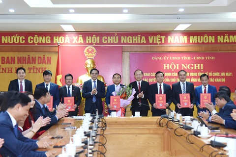 Hà Tĩnh công bố quyết định bổ nhiệm các giám đốc sở sau sắp xếp - Ảnh 1.