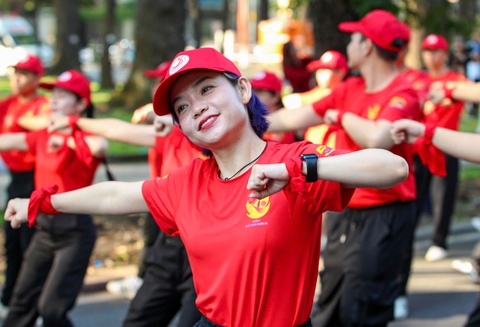 Hơn 1.000 người đồng diễn thể dục thể thao ngay tại trung tâm quận 1 - Ảnh 3.