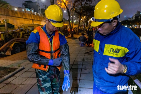 Trắng đêm 'tái sinh' sông Tô Lịch - Ảnh 2.