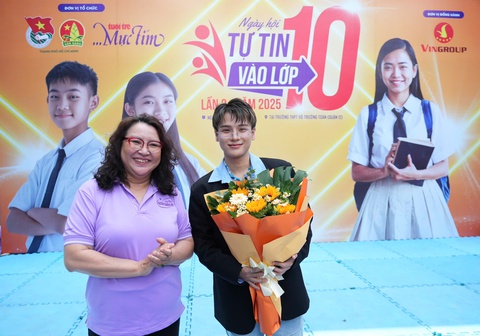 'Anh trai' Đỗ Phú Quí và Phạm Đình Thái Ngân xuất hiện, Ngày hội Tự tin vào lớp 10 thêm nóng - Ảnh 4.
