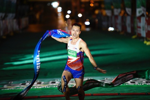 Nguyễn Thị Oanh, Đỗ Quốc Luật nối dài kỷ lục vô địch Tiền Phong marathon 2025 - Ảnh 3. Nguyễn Thị Oanh - Ảnh 2.
