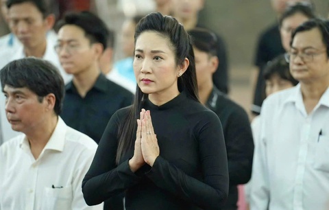 Bí thư Nguyễn Văn Nên viếng nhạc sĩ Lư Nhất Vũ - Ảnh 7.