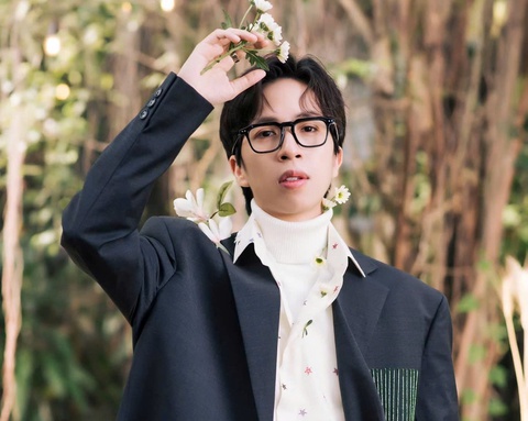 ViruSs xin lỗi, dừng livestream về chuyện tình cảm; G-Dragon gây sốt với màn trình diễn drone - Ảnh 1. ViruSs - Ảnh 1.