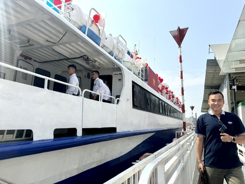 Thời tiết xấu, tàu cao tốc từ trung tâm TP.HCM đi Côn Đảo phải tạm ngưng - Ảnh 1.