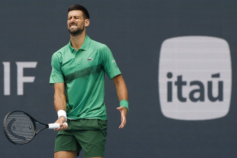 Thua đối thủ 19 tuổi ở chung kết Miami Open, Djokovic lỡ cơ hội đoạt danh hiệu ATP thứ 100 - Ảnh 1.